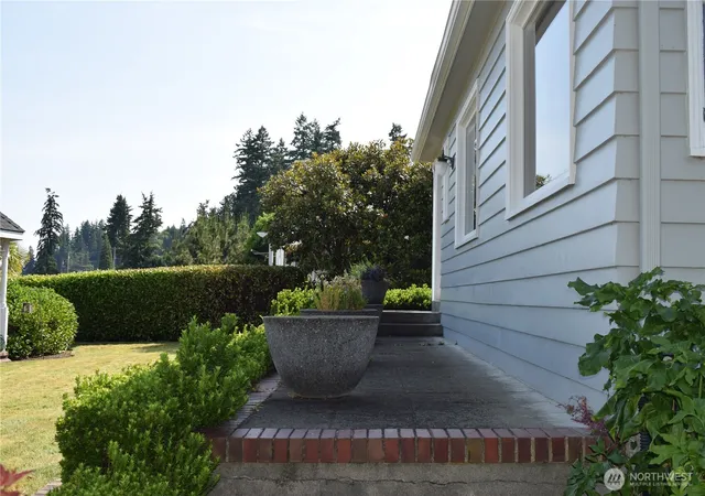 Photo 3 of Sale Pending at 3538 Beach Dr E, Port Orchard, WA 98366 | MLS# NWM2441377 | Listing updated on 2026-09-25