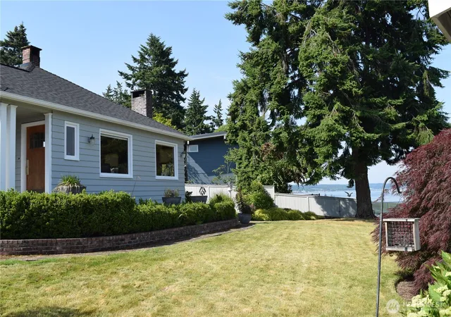 Photo 4 of Sale Pending at 3538 Beach Dr E, Port Orchard, WA 98366 | MLS# NWM2441377 | Listing updated on 2026-09-25