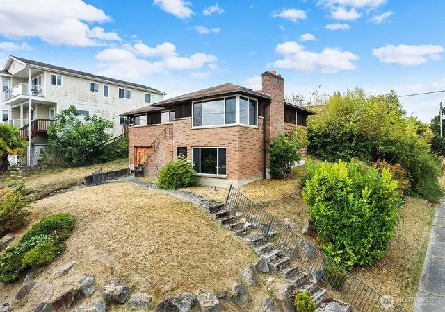Photo 2 of Sale Pending at 2601 23rd Avenue S, Seattle, WA 98144 | MLS# NWM2442569 | Listing updated on 2026-09-17