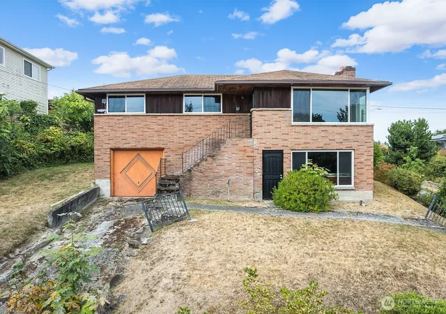 Photo 3 of Sale Pending at 2601 23rd Avenue S, Seattle, WA 98144 | MLS# NWM2442569 | Listing updated on 2026-09-17
