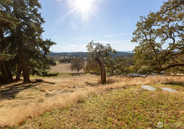 Photo 4 of Single family home for sale at 327 Twin Oaks Dr, Friday Harbor, WA 98250 | MLS# NWM2442781 | Listing updated on 2026-09-21