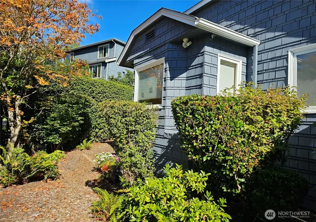 Photo 2 of Single family home for sale at 2822 Prosch Ave W, Seattle, WA 98119 | MLS# NWM2443296 | Listing updated on 2026-10-12