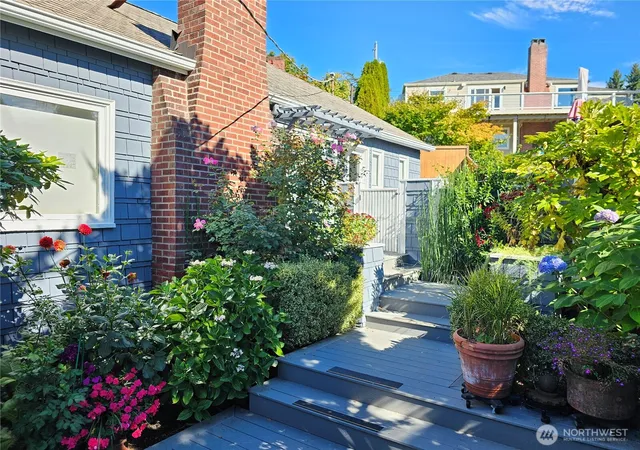 Photo 3 of Single family home for sale at 2822 Prosch Ave W, Seattle, WA 98119 | MLS# NWM2443296 | Listing updated on 2026-10-12