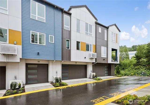 Photo 2 of Sale Pending at 12207 137th Place Ne #2602, Redmond, WA 98052 | MLS# NWM2443918 | Listing updated on 2026-09-30