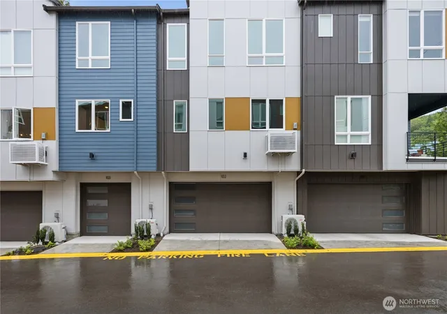 Photo 3 of Sale Pending at 12207 137th Place Ne #2602, Redmond, WA 98052 | MLS# NWM2443918 | Listing updated on 2026-09-30