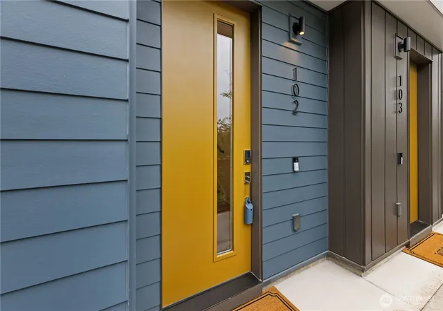Photo 3 of Sale Pending at 12207 137th Place NE #2602, Redmond, WA 98052 | MLS# NWM2443918 | Listing updated on 2026-09-30