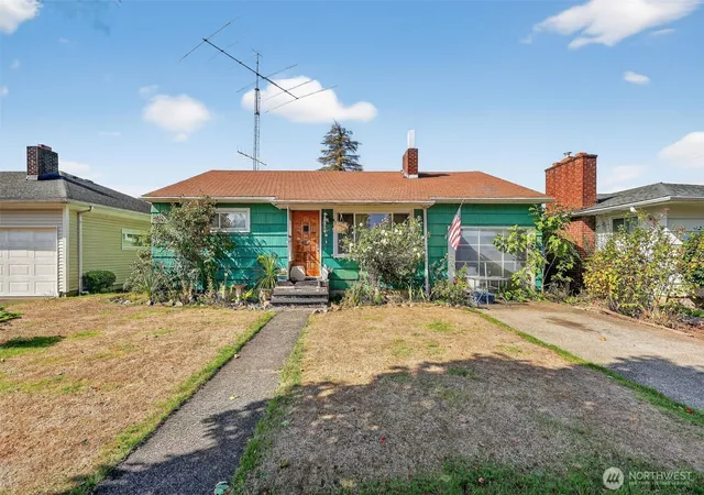 Photo 1 of Sale Pending at 1717 10th Avenue, Longview, WA 98632 | MLS# NWM2444537 | Listing updated on 2026-08-20