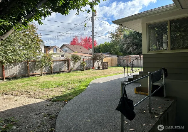 Photo 4 of Sale Pending at 3841 S Park Ave, Tacoma, WA 98418 | MLS# NWM2446398 | Listing updated on 2026-10-01