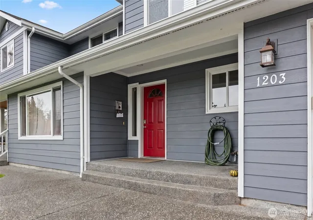 Photo 3 of Sale Pending at 1203 E Section St, Mount Vernon, WA 98274 | MLS# NWM2447541 | Listing updated on 2026-09-25