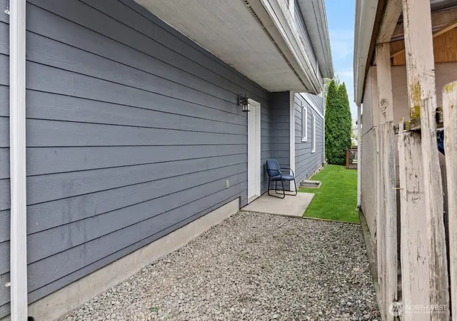Photo 4 of Sale Pending at 1203 E Section St, Mount Vernon, WA 98274 | MLS# NWM2447541 | Listing updated on 2026-09-25