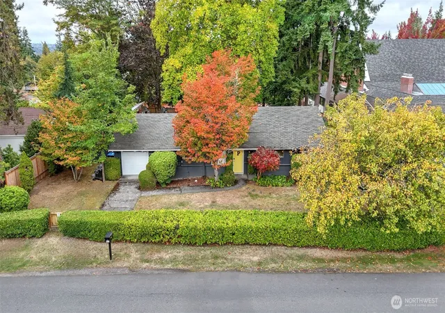 Photo 3 of Sale Pending at 4025 86th Avenue Se, Mercer Island, WA 98040 | MLS# NWM2448167 | Listing updated on 2026-09-25