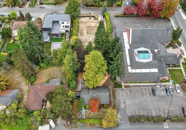Photo 4 of Sale Pending at 4025 86th Avenue SE, Mercer Island, WA 98040 | MLS# NWM2448167 | Listing updated on 2026-09-25