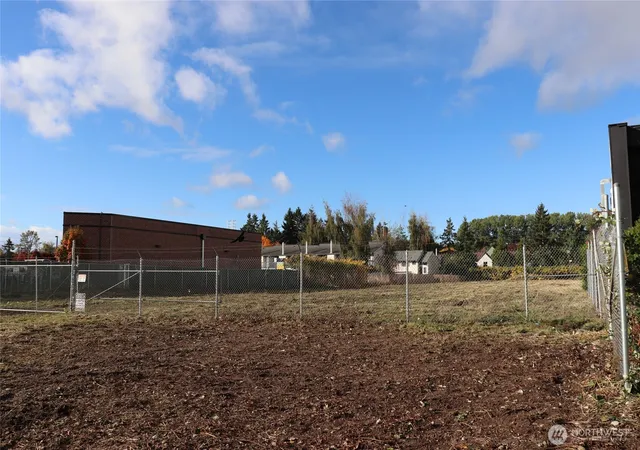 Photo 3 of Sale Pending at 23809 W Valley Hwy S, Kent, WA 98032 | MLS# NWM2449616 | Listing updated on 2026-09-25
