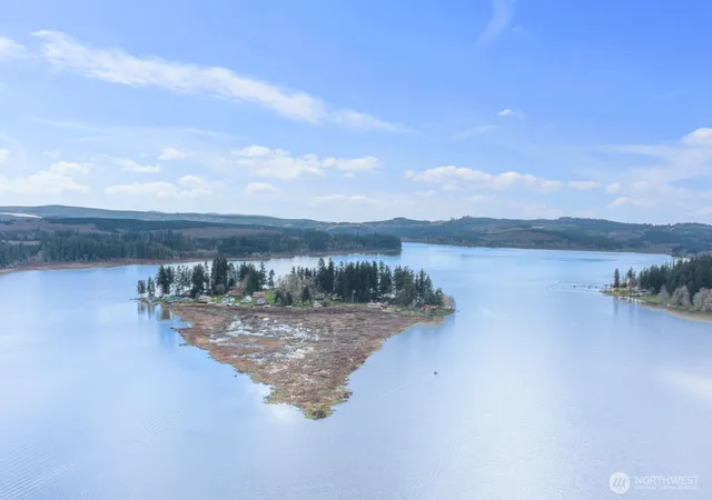 Photo 3 of Single family home for sale at 211 Basswood Dr, Silverlake, WA 98645 | MLS# NWM2451078 | Listing updated on 2026-09-25