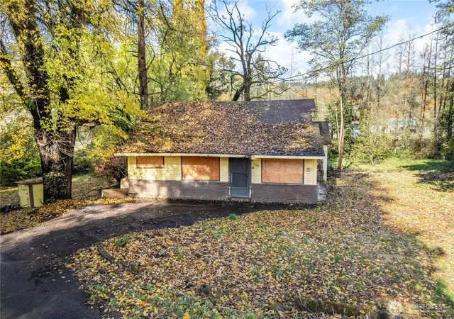 Photo 2 of Sale Pending at 2104 Delameter Rd, Castle Rock, WA 98611 | MLS# NWM2451817 | Listing updated on 2026-09-25