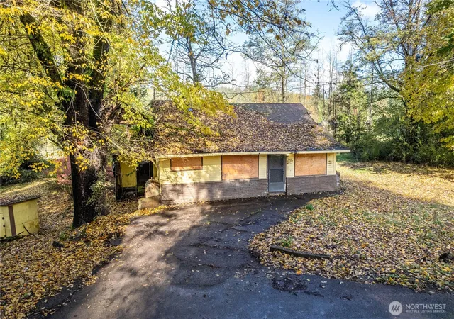 Photo 3 of Sale Pending at 2104 Delameter Rd, Castle Rock, WA 98611 | MLS# NWM2451817 | Listing updated on 2026-09-25
