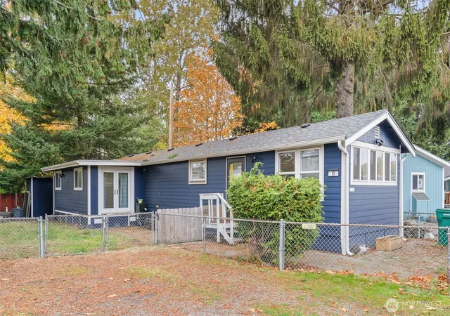 Photo 2 of Manufactured home for sale at 1645 S 272nd Street #13, Federal Way, WA 98003 | MLS# NWM2452077 | Listing updated on 2026-09-21