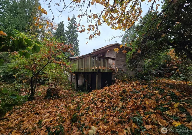 Photo 3 of Sale Pending at 10415 Slater Ave NE, Kirkland, WA 98033 | MLS# NWM2453911 | Listing updated on 2026-02-03