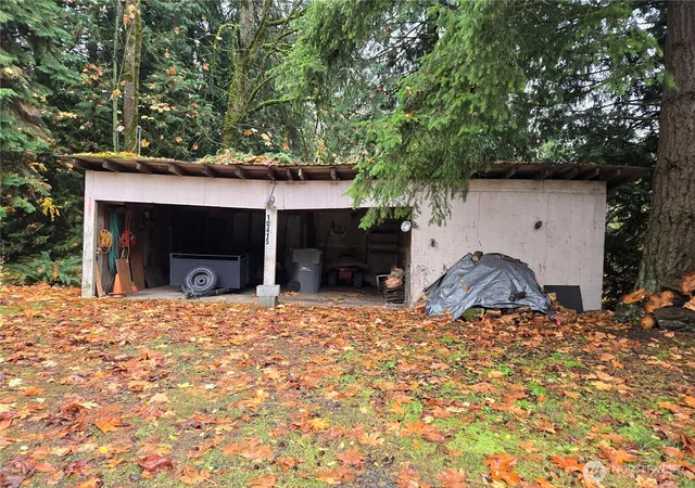 Photo 4 of Sale Pending at 10415 Slater Ave NE, Kirkland, WA 98033 | MLS# NWM2453911 | Listing updated on 2026-02-03
