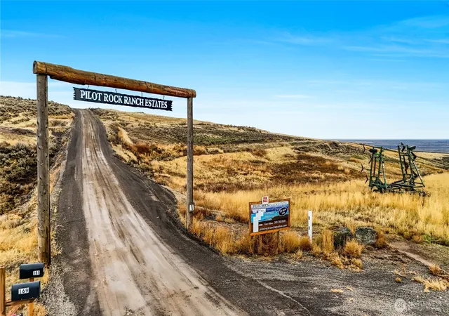 Photo 3 of Sale Pending at 1 Banks Lake View Rd Ne, Coulee City, WA 99115 | MLS# NWM2455412 | Listing updated on 2026-09-25