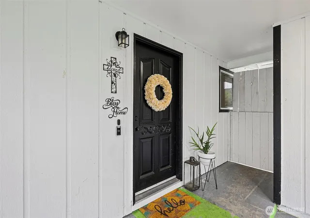 Photo 3 of Single family home for sale at 9011 Washington Blvd Sw, Lakewood, WA 98498 | MLS# NWM2455502 | Listing updated on 2026-09-29