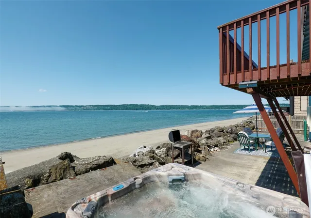 Photo 2 of Sale Pending at 10 S Beach Dr, Everett, WA 98201 | MLS# NWM2455515 | Listing updated on 2026-10-12