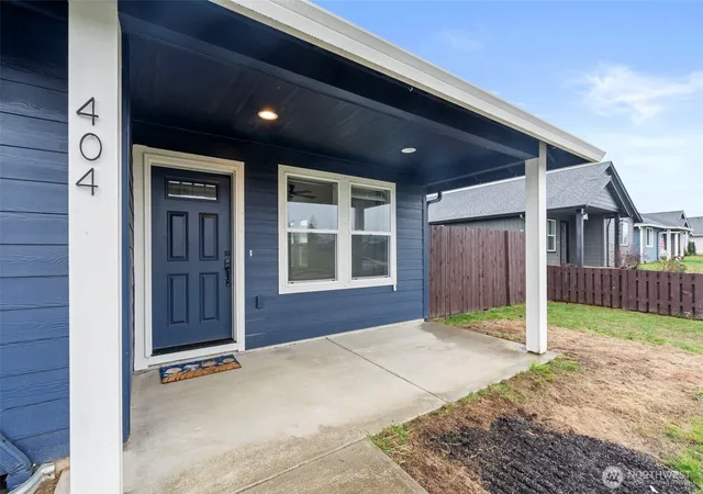 Photo 3 of Sale Pending at 404 Herren Ave, Winlock, WA 98596 | MLS# NWM2455677 | Listing updated on 2026-09-25