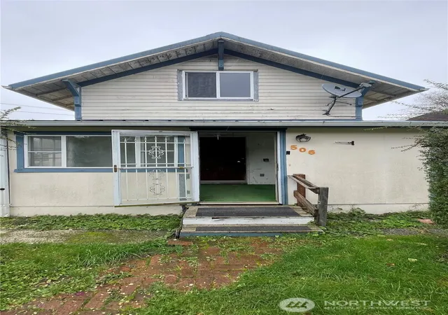 Photo 3 of Single family home for sale at 506 W Huntley St, Aberdeen, WA 98520 | MLS# NWM2455989 | Listing updated on 2026-09-22