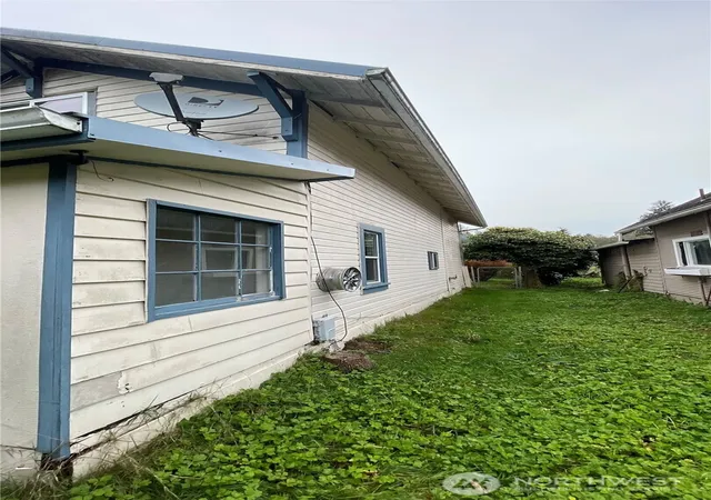 Photo 4 of Single family home for sale at 506 W Huntley St, Aberdeen, WA 98520 | MLS# NWM2455989 | Listing updated on 2026-09-22