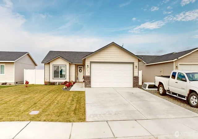 Photo 1 of Sale Pending at 907 E Cascade St, Othello, WA 99344 | MLS# NWM2456380 | Listing updated on 2026-09-25