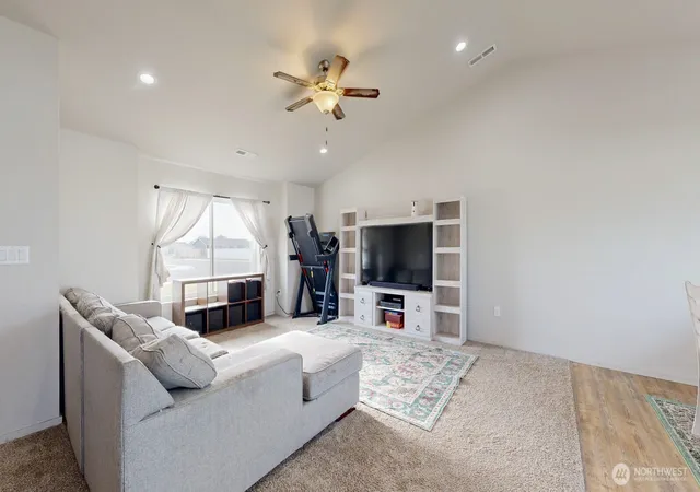 Photo 2 of Sale Pending at 907 E Cascade St, Othello, WA 99344 | MLS# NWM2456380 | Listing updated on 2026-09-25