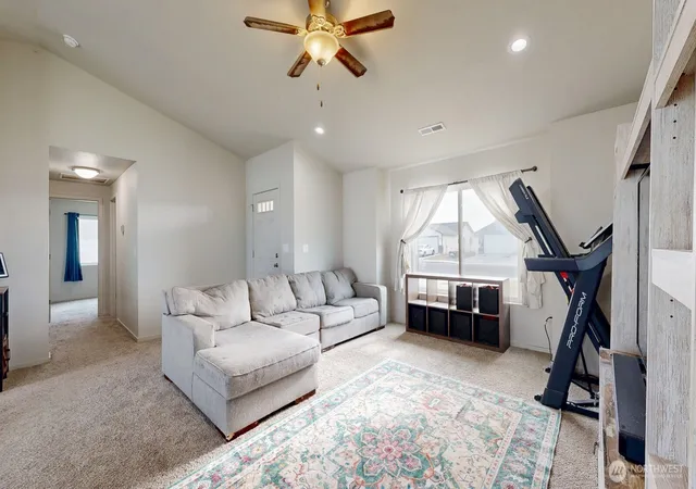 Photo 3 of Sale Pending at 907 E Cascade St, Othello, WA 99344 | MLS# NWM2456380 | Listing updated on 2026-09-25