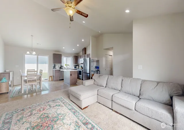 Photo 3 of Sale Pending at 907 E Cascade St, Othello, WA 99344 | MLS# NWM2456380 | Listing updated on 2026-09-25