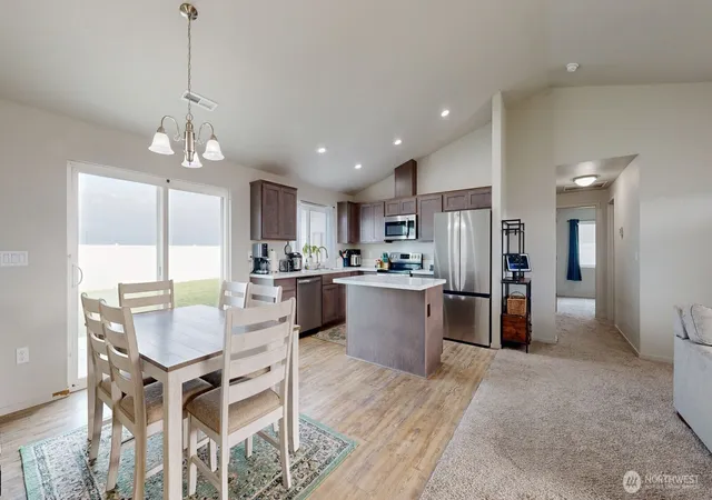 Photo 4 of Sale Pending at 907 E Cascade St, Othello, WA 99344 | MLS# NWM2456380 | Listing updated on 2026-09-25