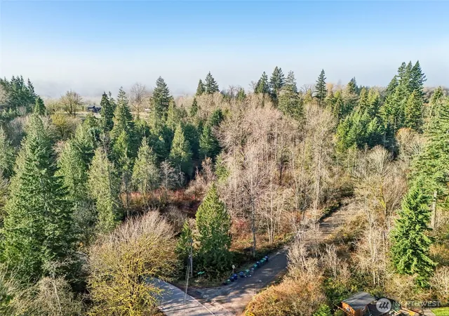 Photo 2 of Sale Pending at 111 W Xx Lake Joy Dr Ne, Carnation, WA 98014 | MLS# NWM2456637 | Listing updated on 2026-06-16