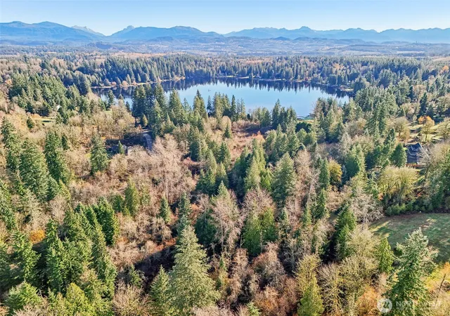 Photo 4 of Sale Pending at 111 W Xx Lake Joy Dr NE, Carnation, WA 98014 | MLS# NWM2456637 | Listing updated on 2026-06-16