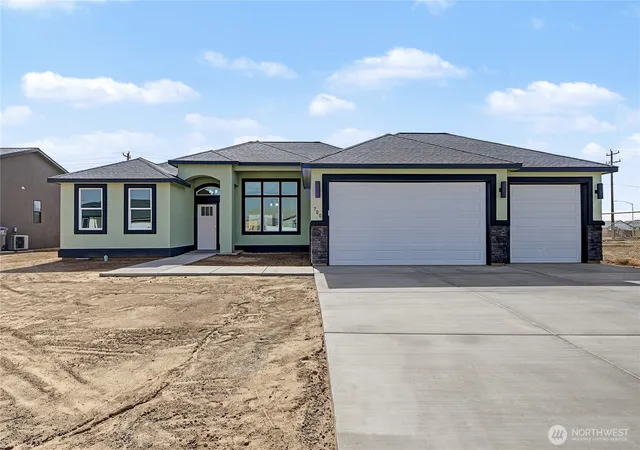 Single family home for sale at 700 North St NE, Quincy, WA 98848 | MLS# NWM2457642