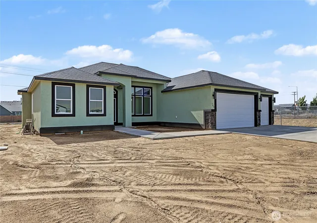 Photo 3 of Single family home for sale at 700 North St Ne, Quincy, WA 98848 | MLS# NWM2457642 | Listing updated on 2026-09-30