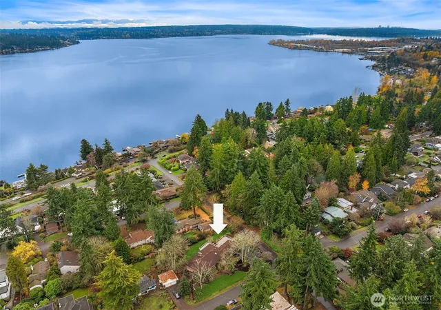 Photo 3 of Sale Pending at 10000 48th Avenue Ne, Seattle, WA 98125 | MLS# NWM2458085 | Listing updated on 2026-09-25