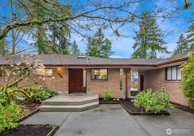 Photo 3 of Sale Pending at 10000 48th Avenue NE, Seattle, WA 98125 | MLS# NWM2458085 | Listing updated on 2026-09-25