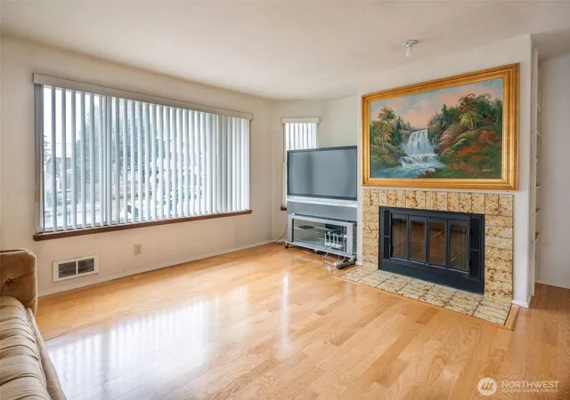 Photo 3 of Sale Pending at 928 N 98th Street, Seattle, WA 98103 | MLS# NWM2458465 | Listing updated on 2026-09-25