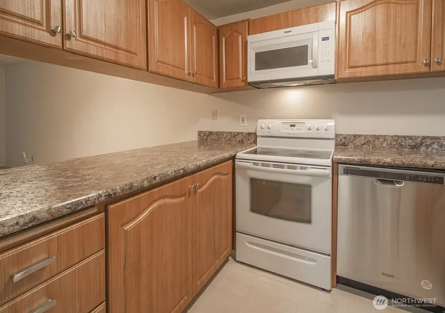 Photo 3 of Condo for sale at 14527 Ne 40th Street #G204, Bellevue, WA 98007 | MLS# NWM2459364 | Listing updated on 2026-09-21