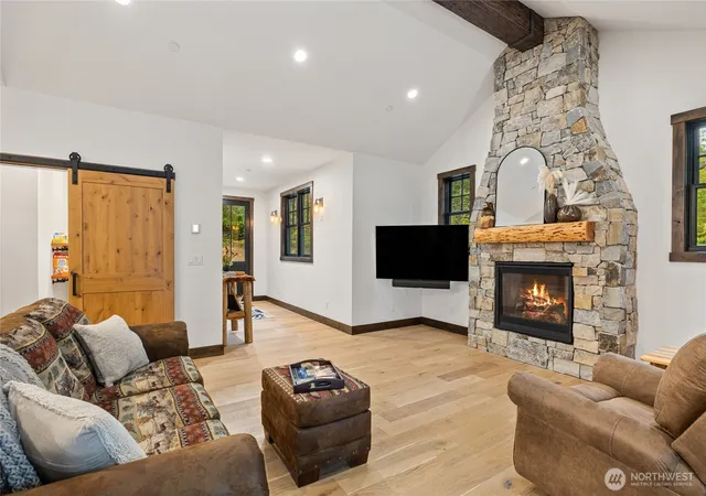 Photo 4 of Single family home for sale at 140 Big Rock Ln, Cle Elum, WA 98922 | MLS# NWM2459662 | Listing updated on 2026-09-26