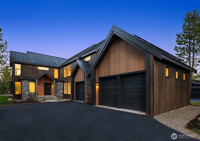 Photo 2 of Single family home for sale at 831 Gold Leaf Ln, Cle Elum, WA 98922 | MLS# NWM2460412 | Listing updated on 2026-09-27