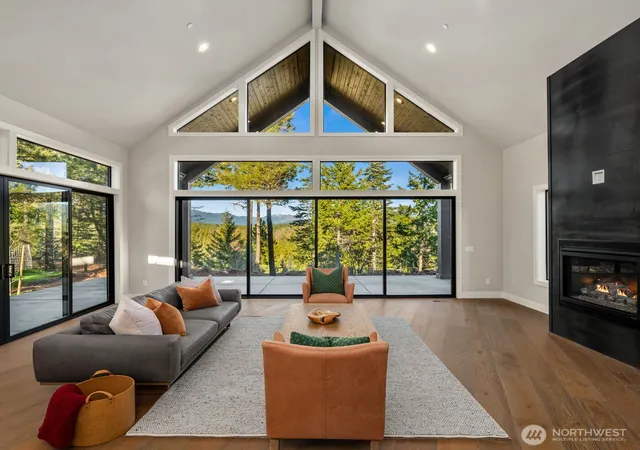 Photo 3 of Single family home for sale at 831 Gold Leaf Ln, Cle Elum, WA 98922 | MLS# NWM2460412 | Listing updated on 2026-09-27