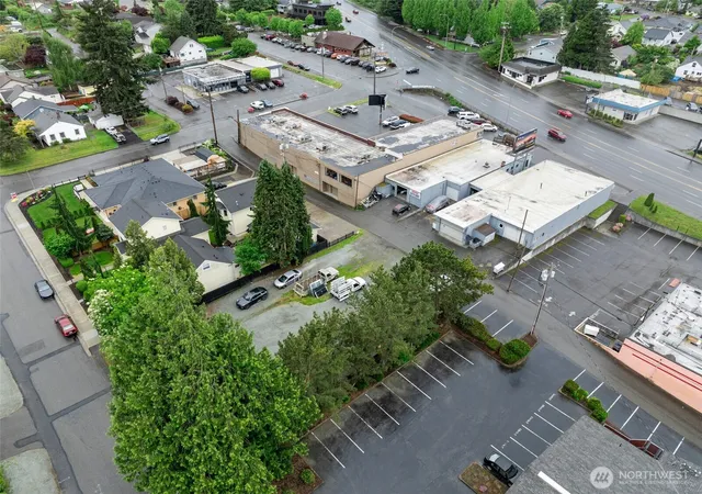 Photo 4 of Sale Pending at 4318 Hoyt Ave, Everett, WA 98203 | MLS# NWM2460599 | Listing updated on 2026-06-16
