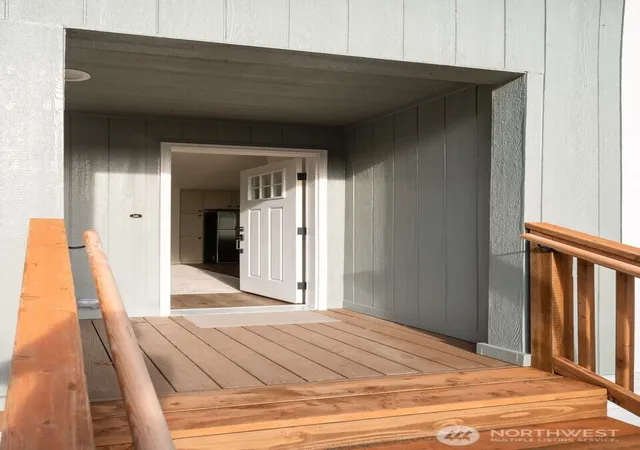 Photo 3 of Manufactured home for sale at 28454 168th Avenue SE #39, Kent, WA 98042 | MLS# NWM2460784 | Listing updated on 2026-09-22
