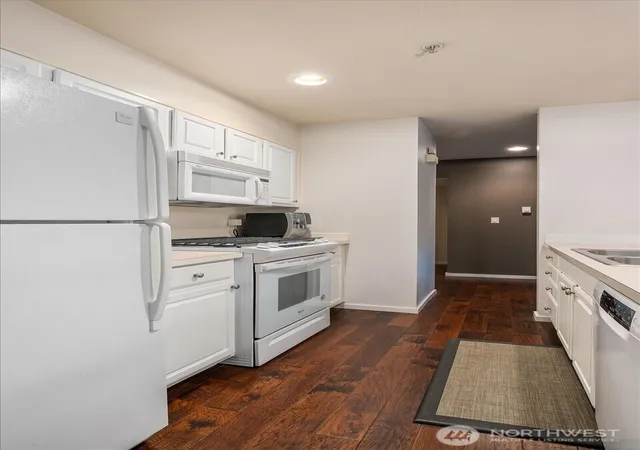 Photo 4 of Townhouse for sale at 5589 Lakemont Blvd SE #1702, Bellevue, WA 98006 | MLS# NWM2460799 | Listing updated on 2026-09-29