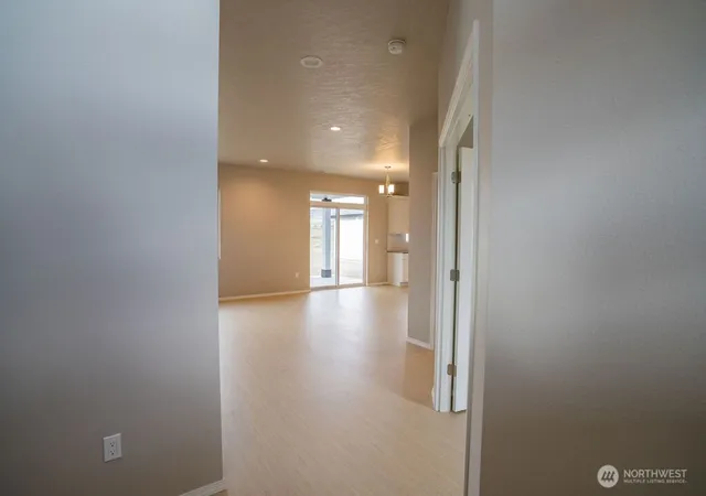 Photo 2 of Sale Pending at 215 Poplar St Ne, Royal City, WA 99357 | MLS# NWM2460936 | Listing updated on 2026-09-25