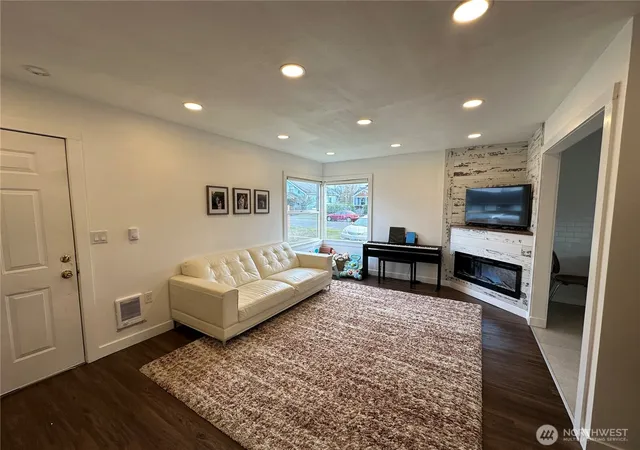 Photo 4 of Sale Pending at 4640 E G St, Tacoma, WA 98404 | MLS# NWM2463042 | Listing updated on 2026-09-25
